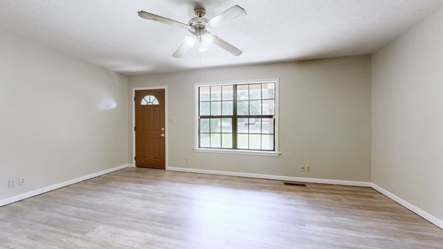 14 Cable Rd, Oak Grove, KY 42262