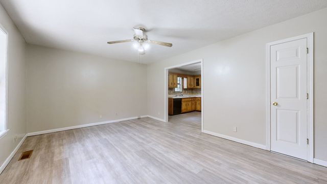 14 Cable Rd, Oak Grove, KY 42262