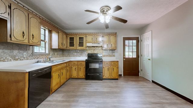 14 Cable Rd, Oak Grove, KY 42262
