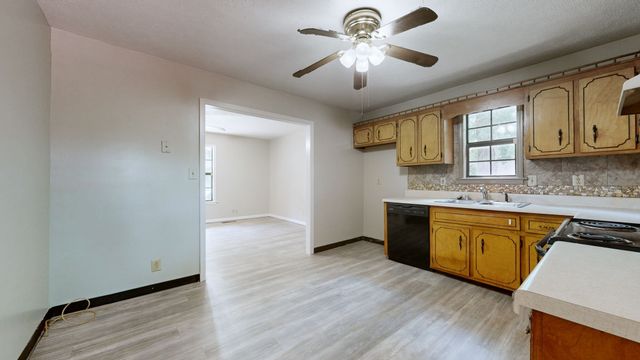 14 Cable Rd, Oak Grove, KY 42262