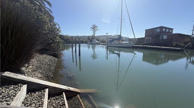 11 Crab Street, Eureka, CA 95503