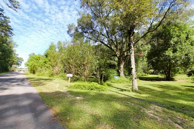 97 Walnut Avenue, Defuniak Springs, FL 32435