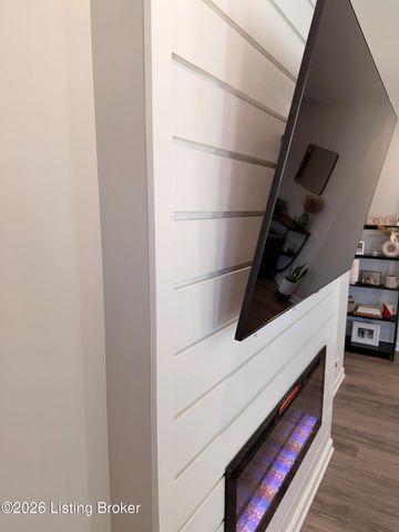 9005 Manslick Commons Dr, Louisville, KY 40219