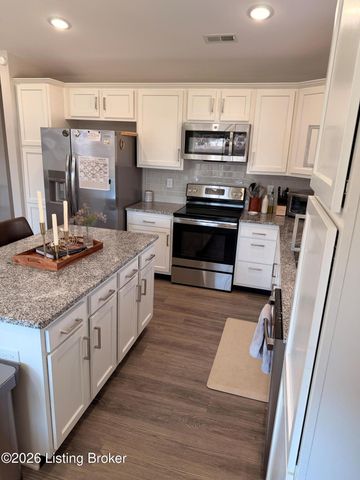 9005 Manslick Commons Dr, Louisville, KY 40219