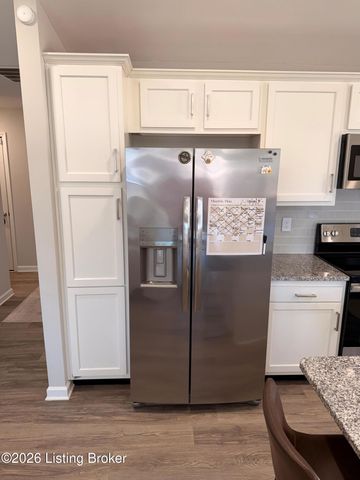 9005 Manslick Commons Dr, Louisville, KY 40219