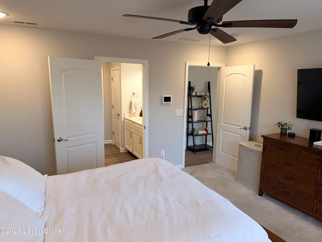 9005 Manslick Commons Dr, Louisville, KY 40219