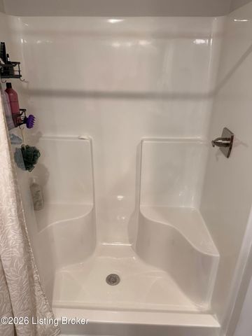 9005 Manslick Commons Dr, Louisville, KY 40219