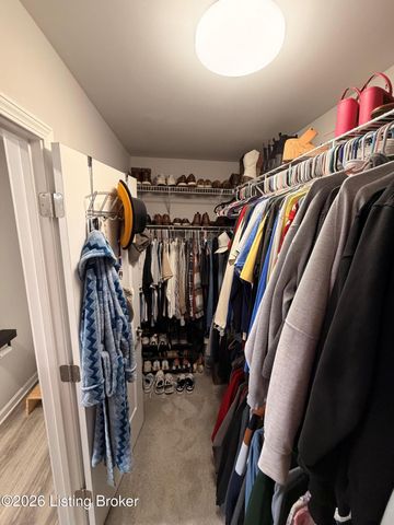 9005 Manslick Commons Dr, Louisville, KY 40219