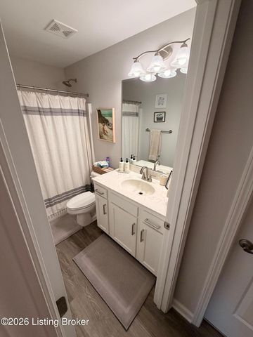 9005 Manslick Commons Dr, Louisville, KY 40219