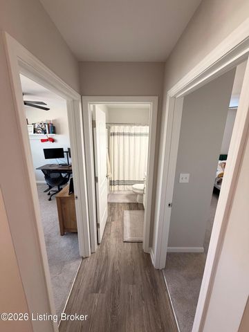 9005 Manslick Commons Dr, Louisville, KY 40219