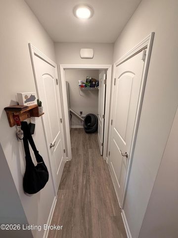 9005 Manslick Commons Dr, Louisville, KY 40219