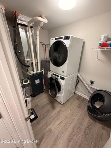 9005 Manslick Commons Dr, Louisville, KY 40219