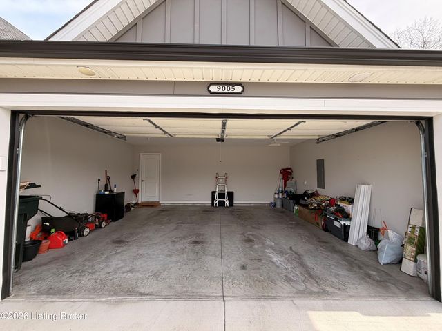 9005 Manslick Commons Dr, Louisville, KY 40219