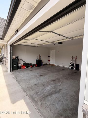 9005 Manslick Commons Dr, Louisville, KY 40219