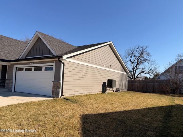 9005 Manslick Commons Dr, Louisville, KY 40219