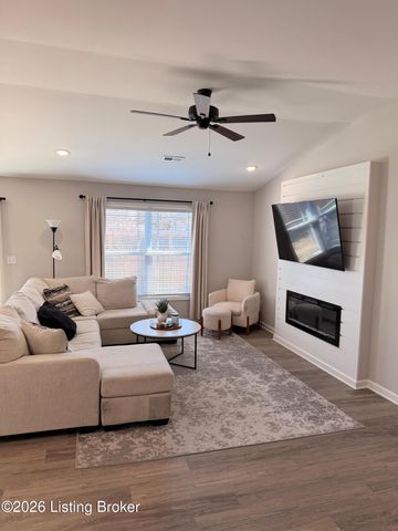 9005 Manslick Commons Dr, Louisville, KY 40219