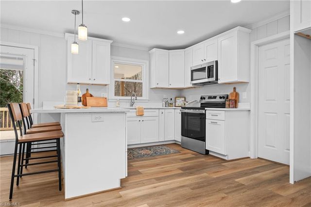 5920 Loop Road, Clemmons, NC 27012