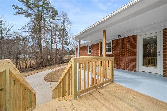 5920 Loop Road, Clemmons, NC 27012