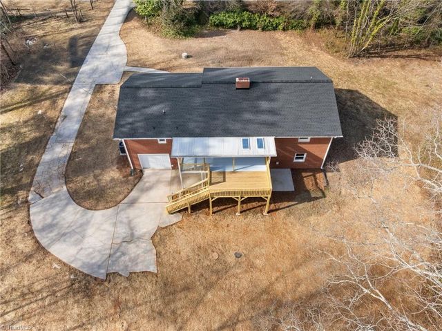5920 Loop Road, Clemmons, NC 27012