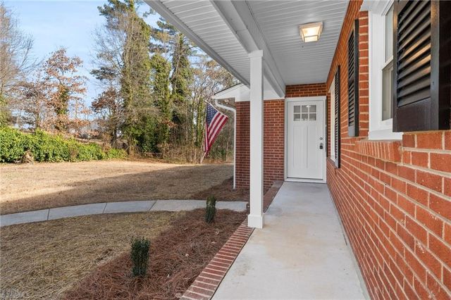 5920 Loop Road, Clemmons, NC 27012