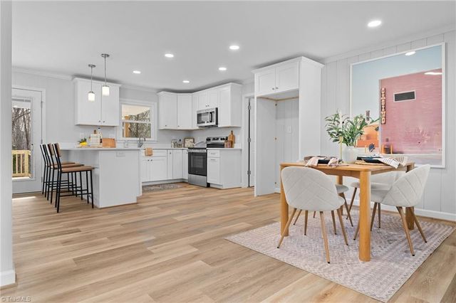 5920 Loop Road, Clemmons, NC 27012