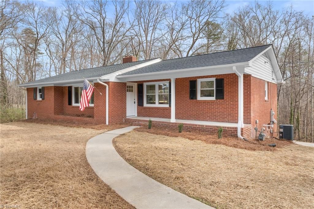 5920 Loop Road, Clemmons, NC 27012