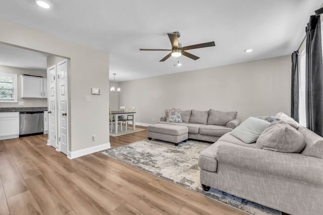 2626 Burch Rd, Clarksville, TN 37042