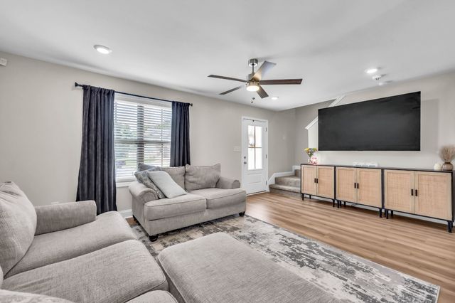 2626 Burch Rd, Clarksville, TN 37042