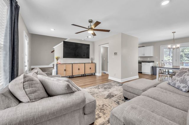 2626 Burch Rd, Clarksville, TN 37042