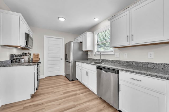 2626 Burch Rd, Clarksville, TN 37042