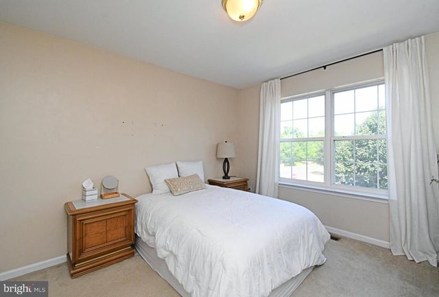 947 SHENKLE DR, Collegeville, PA 19426