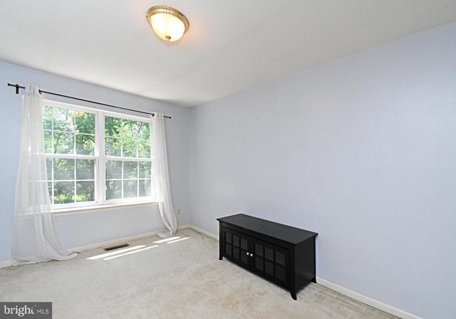 947 SHENKLE DR, Collegeville, PA 19426