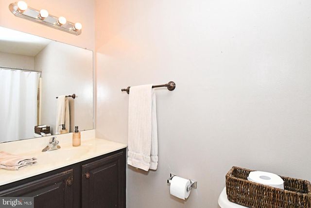 947 SHENKLE DR, Collegeville, PA 19426