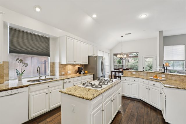 2913 Moss Creek Court, Mckinney, TX 75072