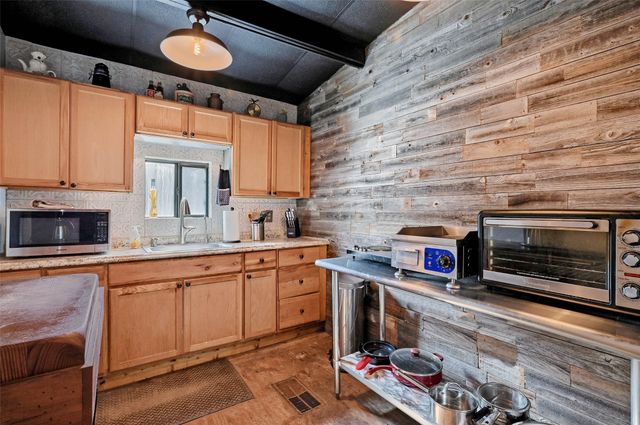 2447 Cemetery Road, Pottsboro, TX 75076