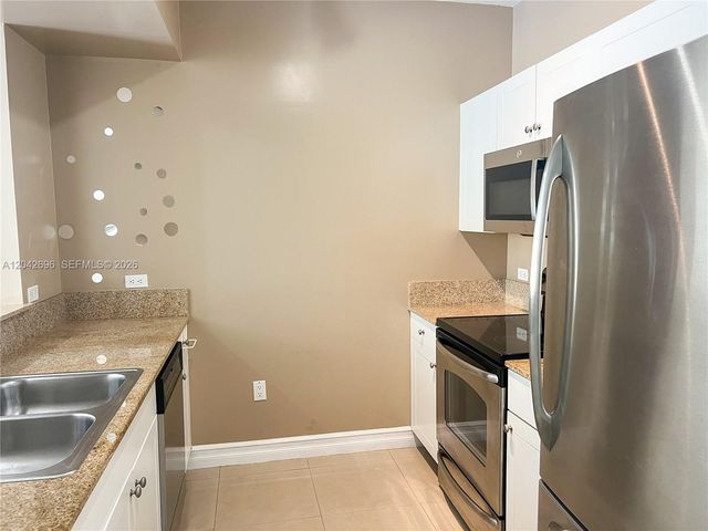 117 NW 42nd Ave 506, Miami, FL 33126