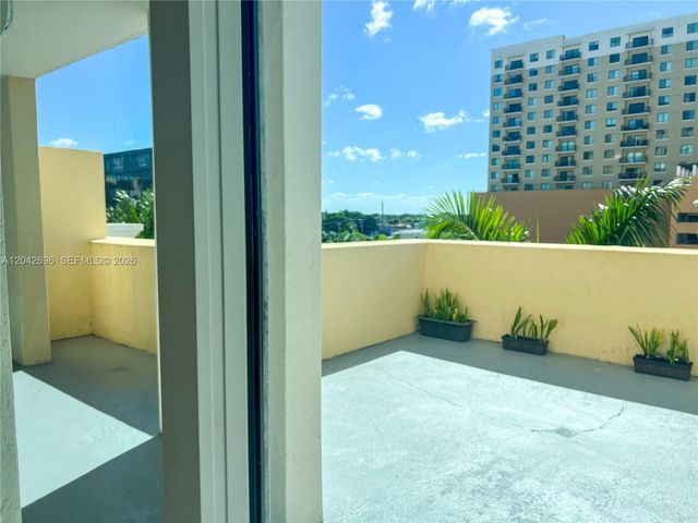 117 NW 42nd Ave 506, Miami, FL 33126