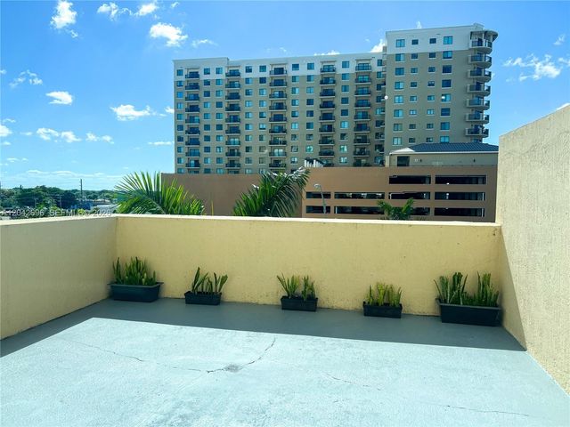 117 NW 42nd Ave 506, Miami, FL 33126