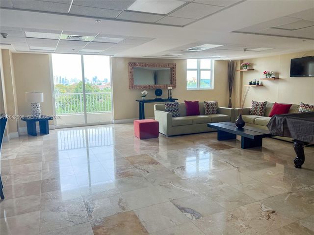 117 NW 42nd Ave 506, Miami, FL 33126