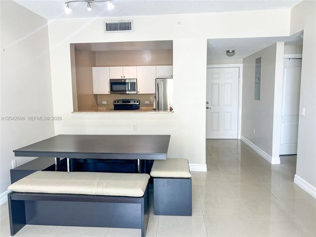 117 NW 42nd Ave 506, Miami, FL 33126