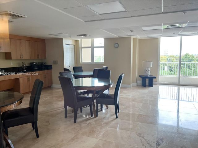 117 NW 42nd Ave 506, Miami, FL 33126