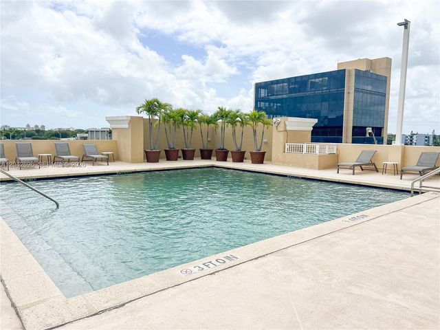 117 NW 42nd Ave 506, Miami, FL 33126