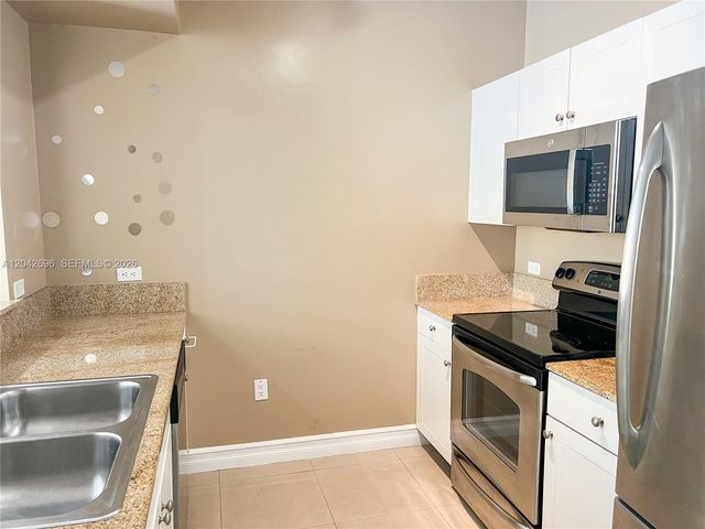 117 NW 42nd Ave 506, Miami, FL 33126
