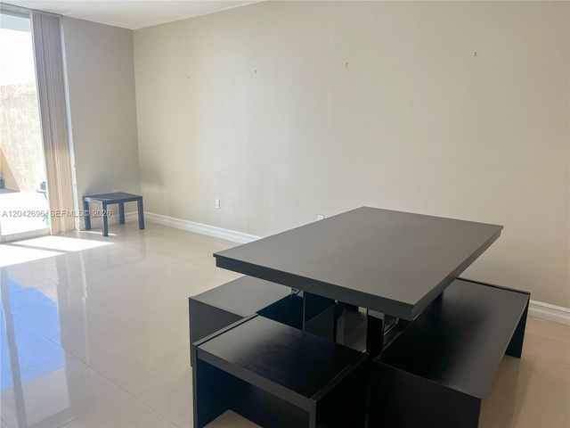 117 NW 42nd Ave 506, Miami, FL 33126