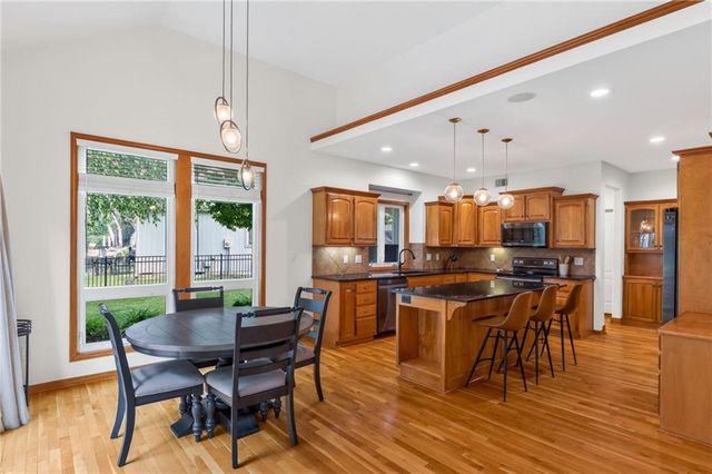 2529 SW Kristin Drive, Lee's Summit, MO 64082