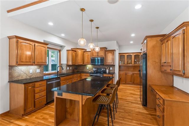 2529 SW Kristin Drive, Lee's Summit, MO 64082