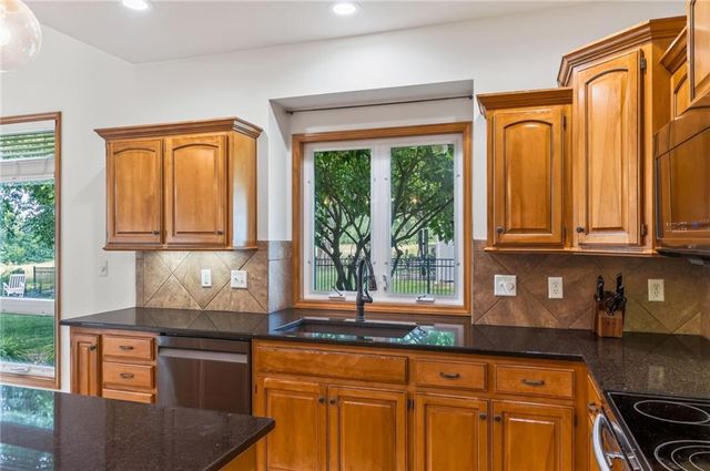 2529 SW Kristin Drive, Lee's Summit, MO 64082
