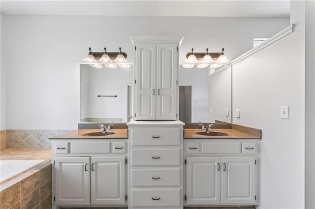 2529 SW Kristin Drive, Lee's Summit, MO 64082