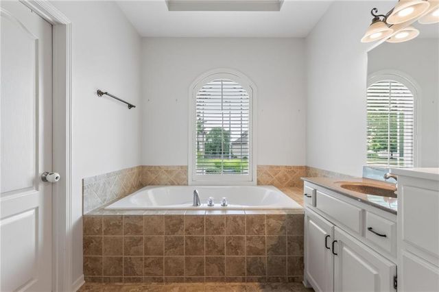 2529 SW Kristin Drive, Lee's Summit, MO 64082