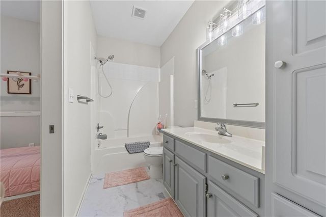 2529 SW Kristin Drive, Lee's Summit, MO 64082